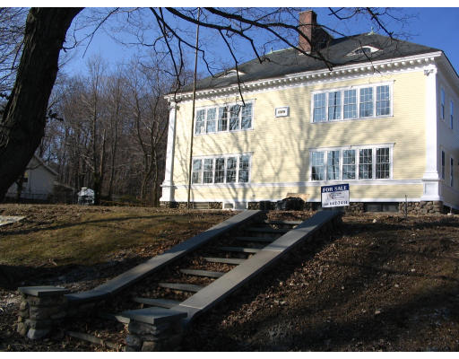 42 Phillips Road, Unit 2 Holden, MA 01520 - Photo 1 of 3 Gallery Image 1