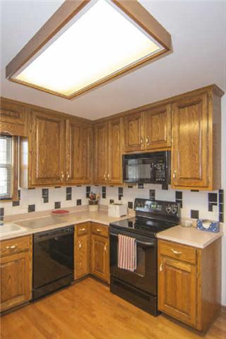 836 Hickory Ridge Trail Columbia, TN 38401 - Photo 8 of 20 Handsome white/black tile backsplash.