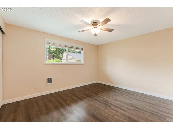 $189,900 | 16825 Southeast Powell Boulevard, Portland, OR 97236