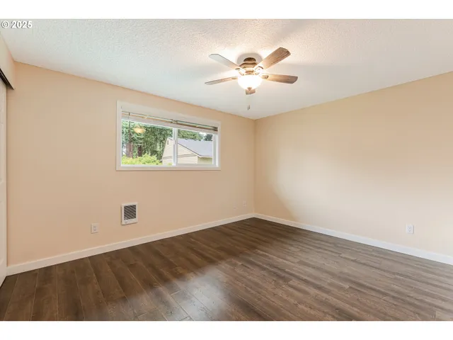 $199,900 | 16825 Southeast Powell Boulevard, Portland, OR 97236