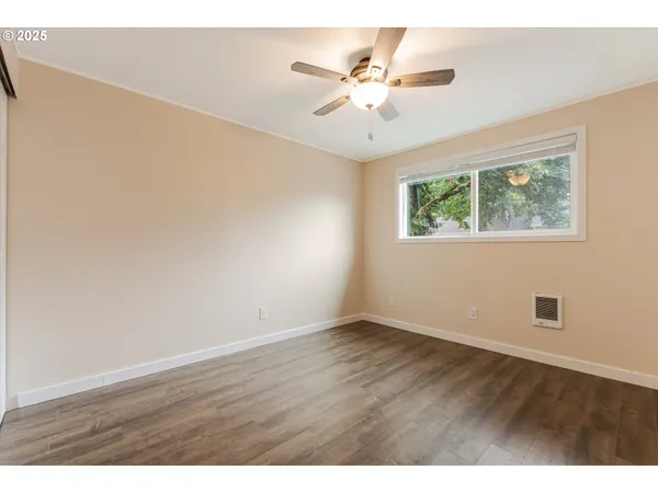 $189,900 | 16825 Southeast Powell Boulevard, Portland, OR 97236