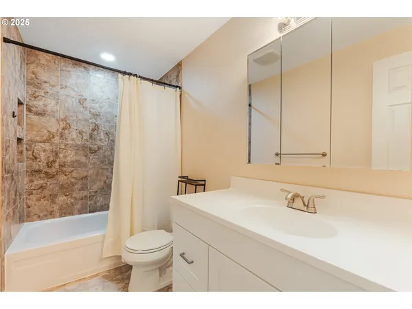 $189,900 | 16825 Southeast Powell Boulevard, Portland, OR 97236