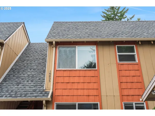 $189,900 | 16825 Southeast Powell Boulevard, Portland, OR 97236