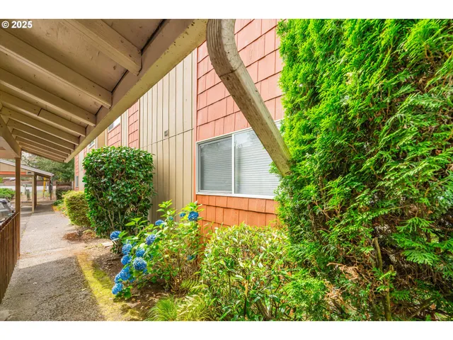 $199,900 | 16825 Southeast Powell Boulevard, Portland, OR 97236