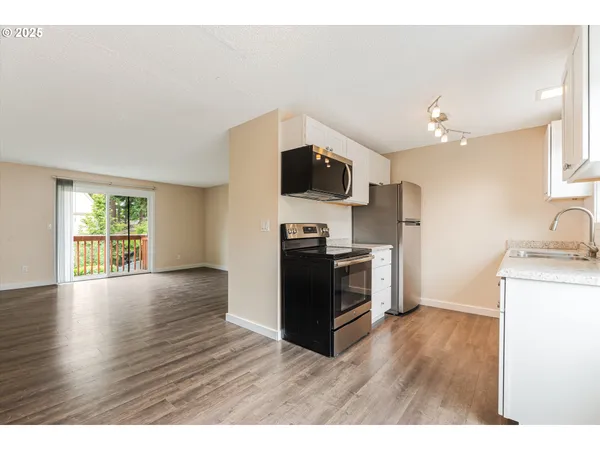$189,900 | 16825 Southeast Powell Boulevard, Portland, OR 97236