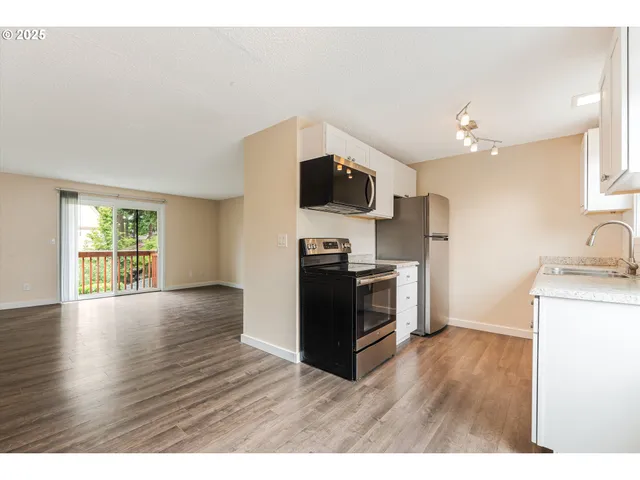 $199,900 | 16825 Southeast Powell Boulevard, Portland, OR 97236