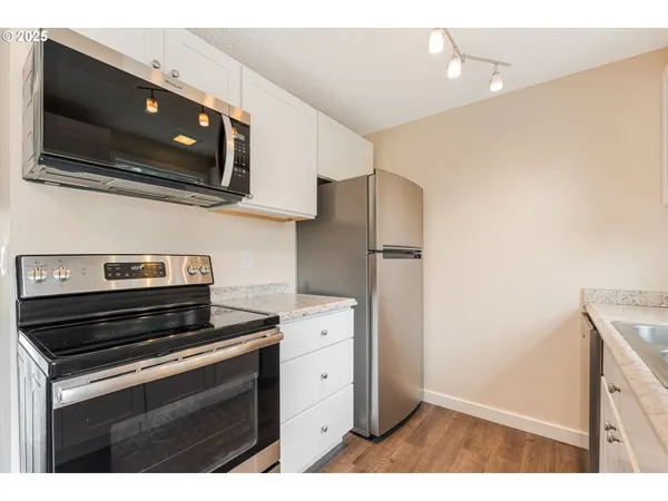 $189,900 | 16825 Southeast Powell Boulevard, Portland, OR 97236