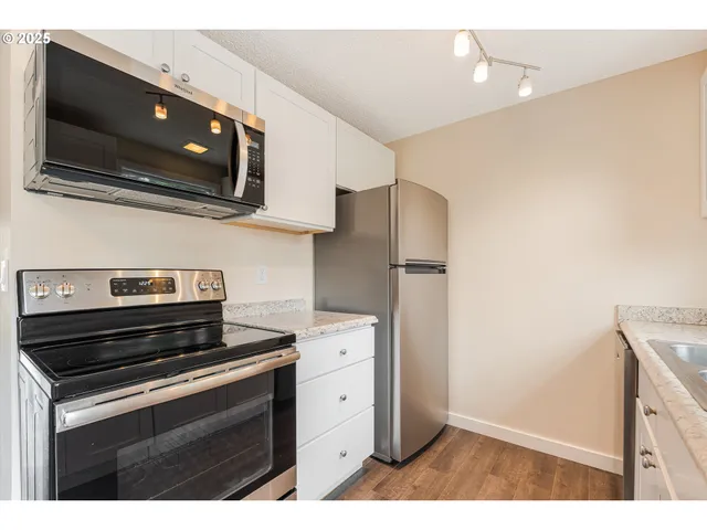 $199,900 | 16825 Southeast Powell Boulevard, Portland, OR 97236