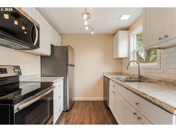 $189,900 | 16825 Southeast Powell Boulevard, Portland, OR 97236