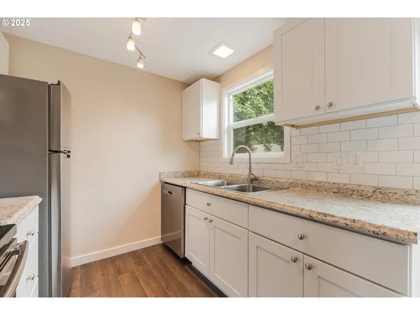 $189,900 | 16825 Southeast Powell Boulevard, Portland, OR 97236