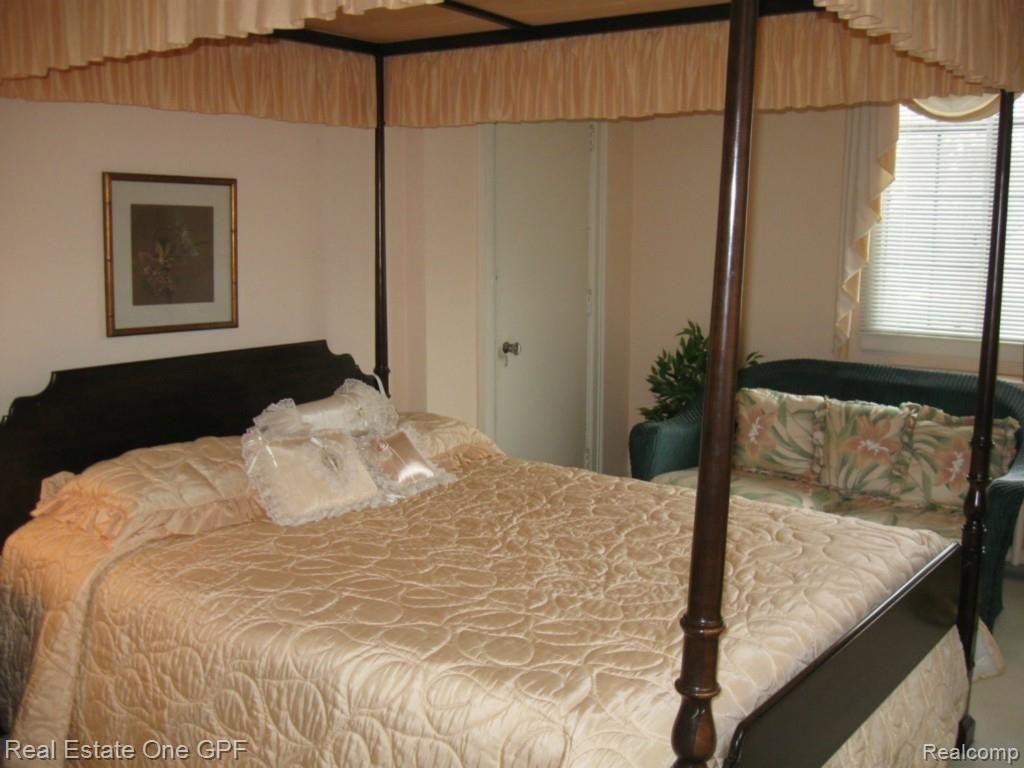 125 Moran Road Grosse Pointe, MI 48236 - Photo 12 of 21 12 IMG_1426.jpg