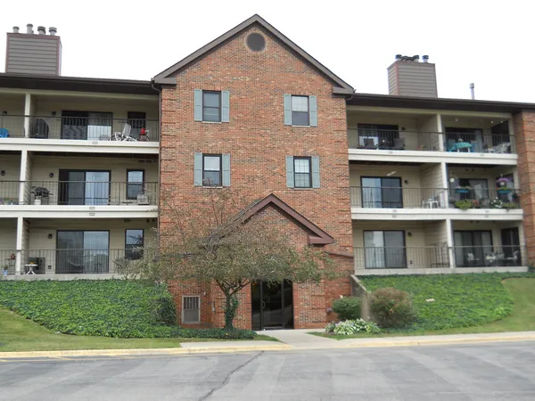 $1,950 | 631 Hapsfield Lane, Unit 206, Buffalo Grove, IL 60089