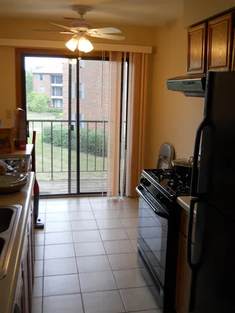 $1,950 | 631 Hapsfield Lane, Unit 206, Buffalo Grove, IL 60089