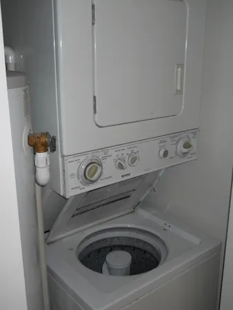 $1,950 | 631 Hapsfield Lane, Unit 206, Buffalo Grove, IL 60089