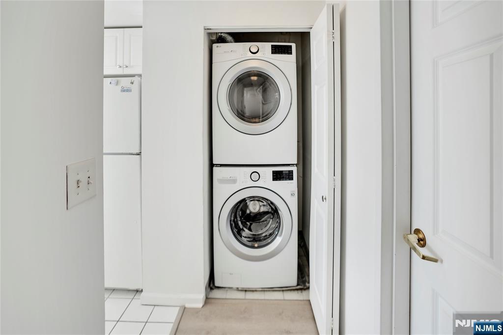 100 Old Palisade Road, Unit 2709 Fort Lee, NJ 07024 - Photo 9 of 15 a utility room with dryer and washer