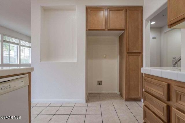 a bathroom with a toilet and a bathtub