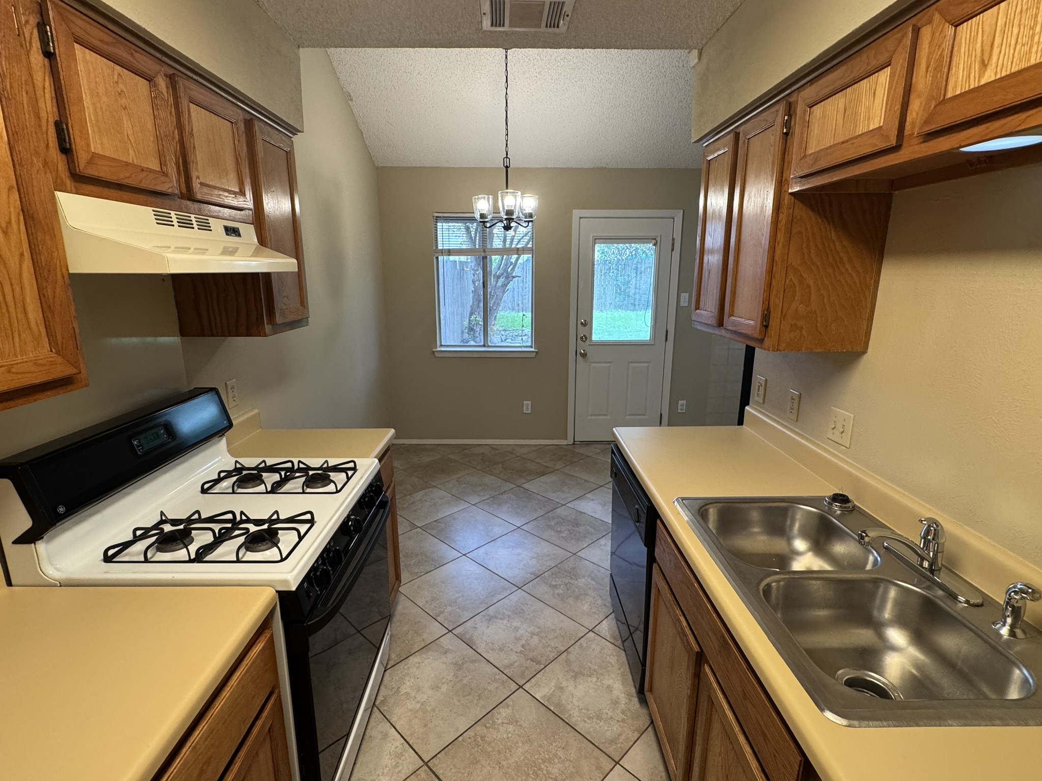 3601 Leafield Drive, Unit B Austin, TX 78749 - Photo 5 of 19