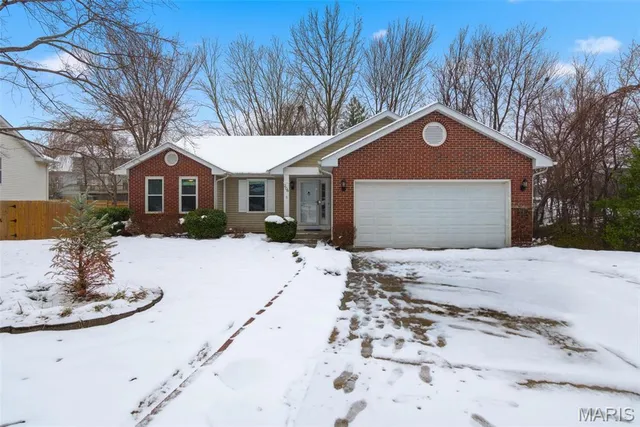 $345,000 | 206 New Castle Drive, Fairview Heights, IL 62208