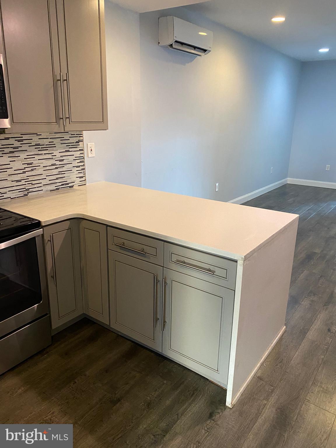 333 H Street Northeast, Unit 3 Washington, DC 20002 - Photo 3 of 17 Kitchen/living room