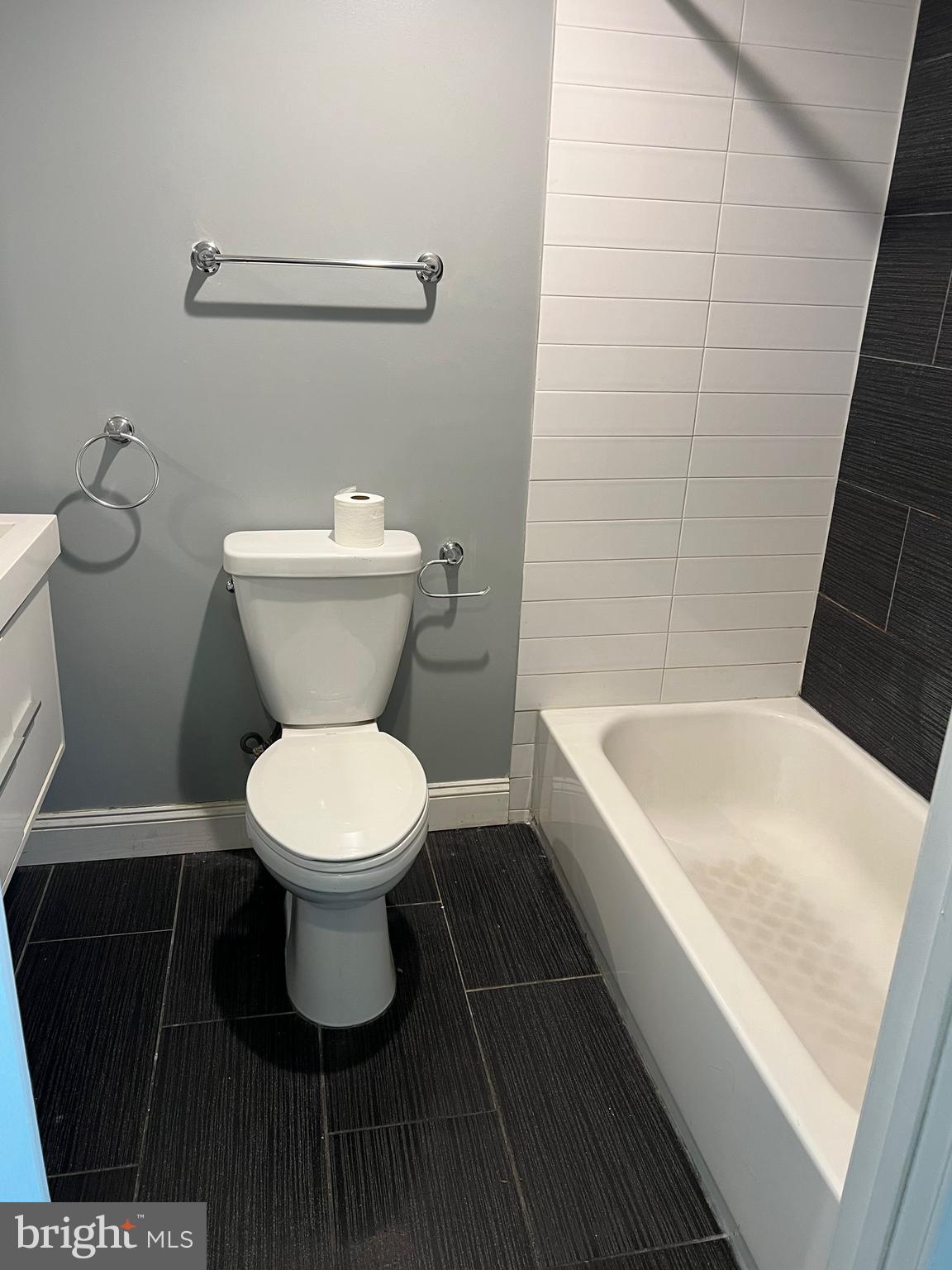 333 H Street Northeast, Unit 3 Washington, DC 20002 - Photo 9 of 17 Full bathroom