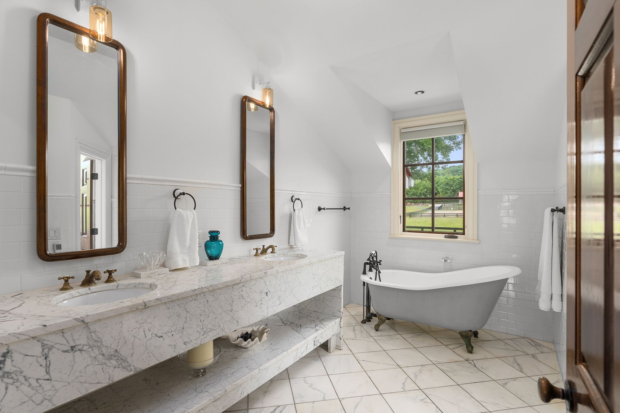 222 Arrowhead Road Franklin, TN 37069 - Photo 17 of 55 a bathroom with a bathtub and a sink
