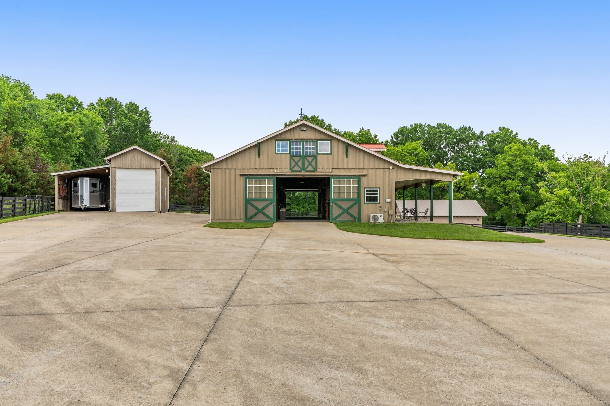 222 Arrowhead Road Franklin, TN 37069 - Photo 36 of 55 a front view of a house with a garden