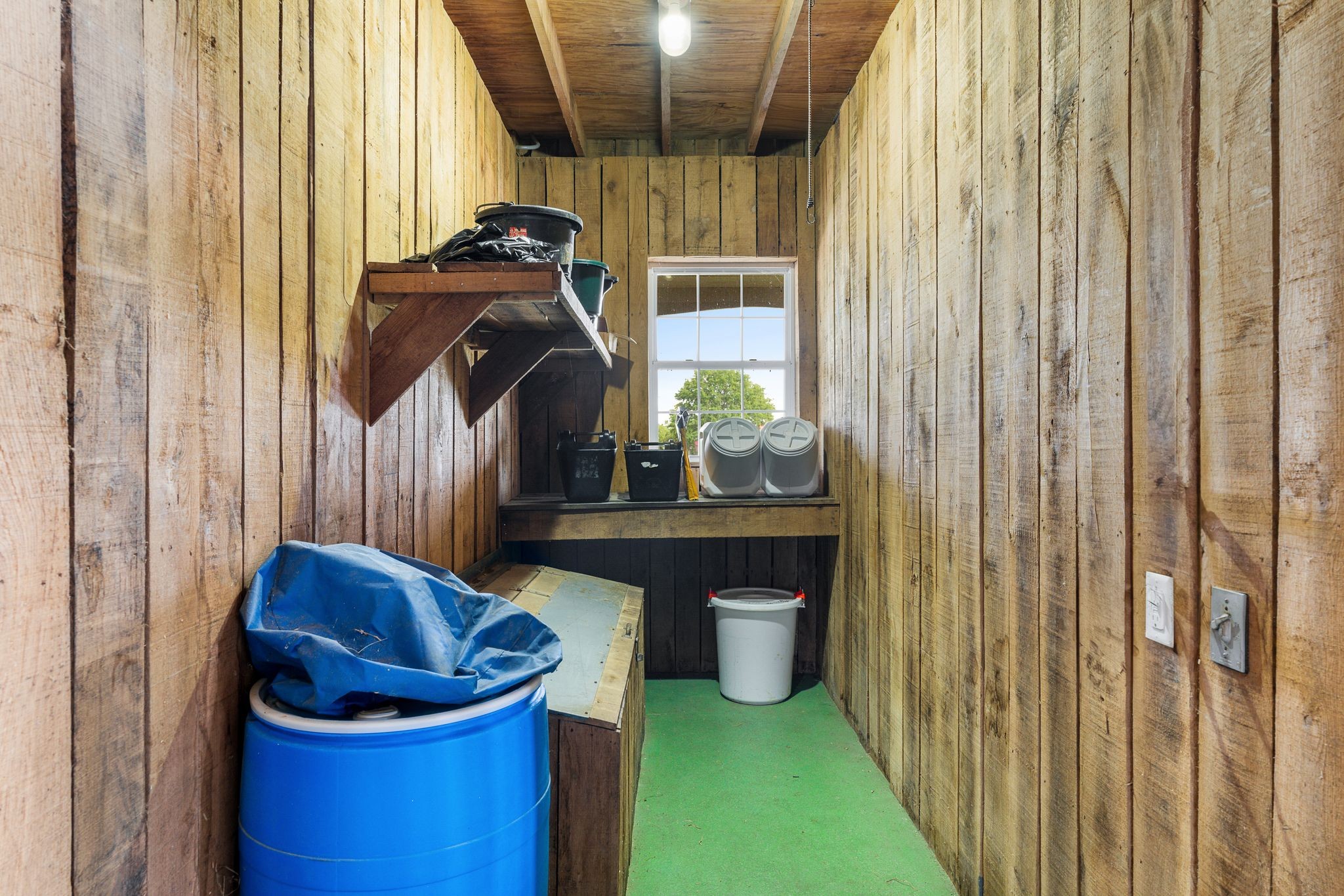 222 Arrowhead Road Franklin, TN 37069 - Photo 45 of 55 a view of hallway with furniture and a shower