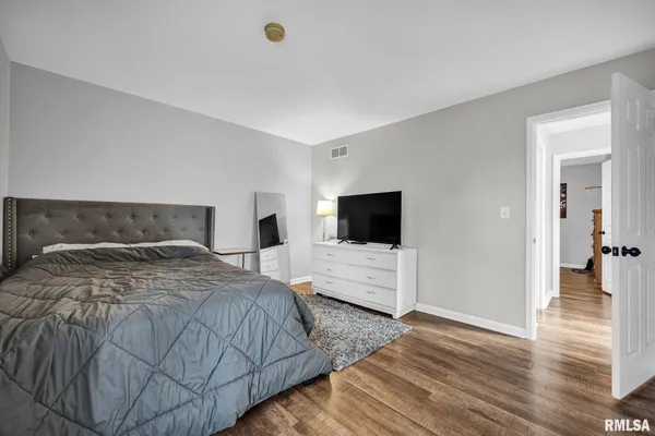 $290,000 | 6125-27 North Jayar Drive, Peoria, IL 61614