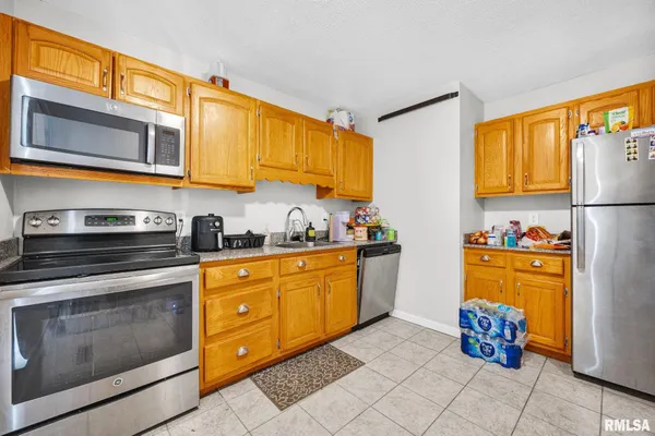 $290,000 | 6125-27 North Jayar Drive, Peoria, IL 61614