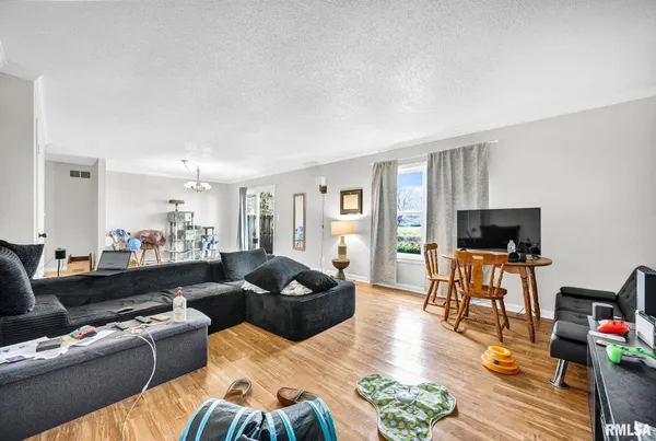 $290,000 | 6125-27 North Jayar Drive, Peoria, IL 61614