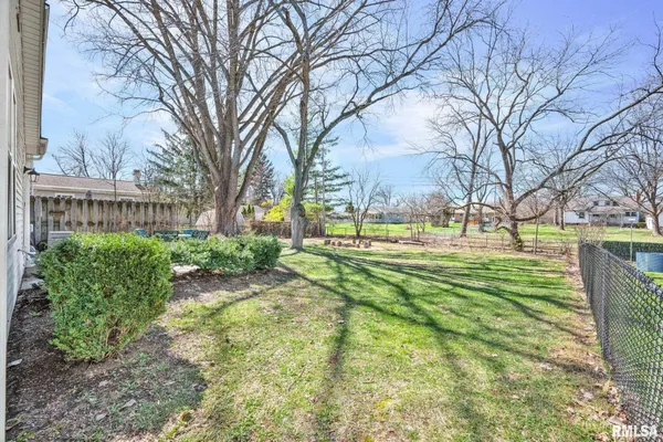 $290,000 | 6125-27 North Jayar Drive, Peoria, IL 61614