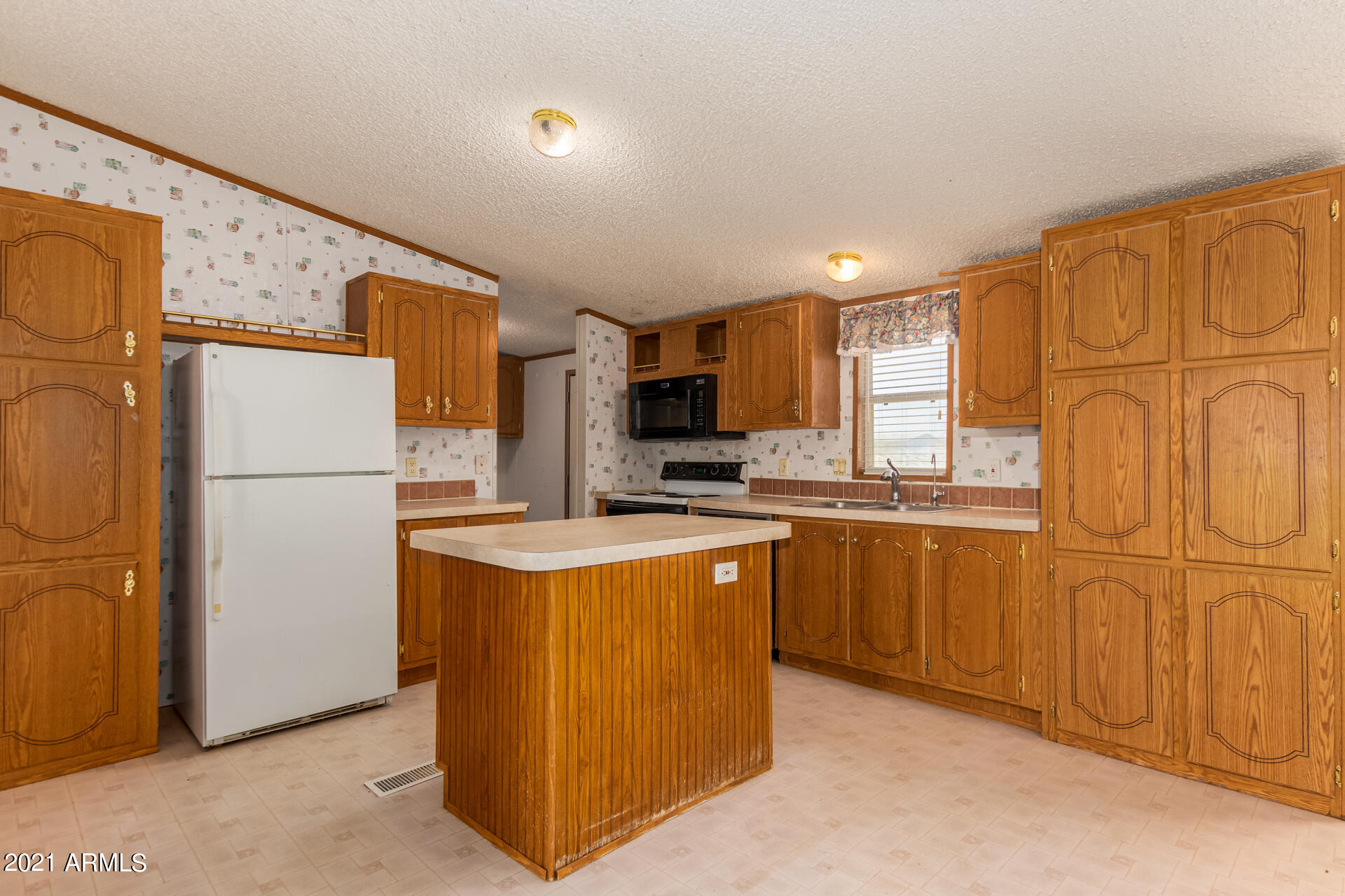 19915 West Narramore Road Buckeye, AZ 85326 - Photo 9 of 26 09 - Narramore