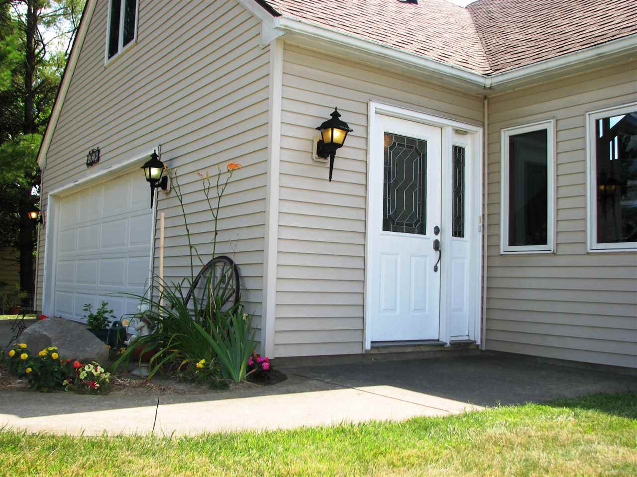 10301 Fritz Road Fort Wayne, IN 46818 - Photo 1 of 36