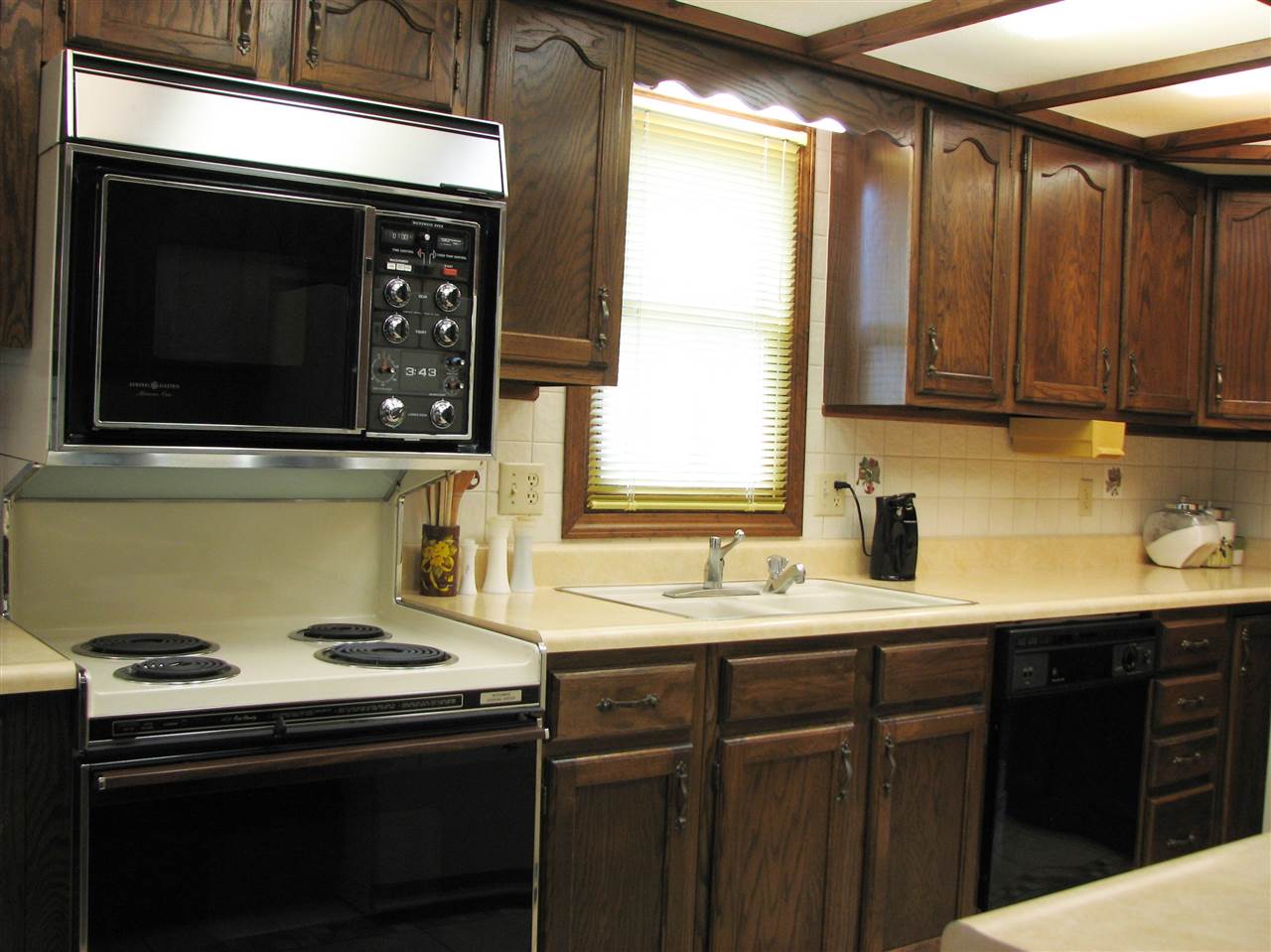 10301 Fritz Road Fort Wayne, IN 46818 - Photo 5 of 36