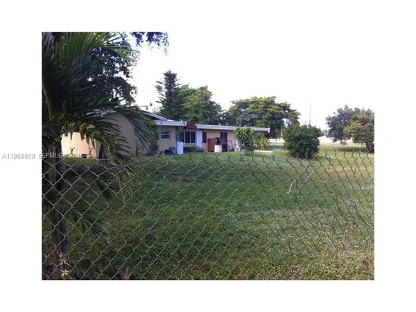 a view of a yard
