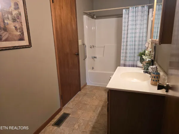$245,000 | 312 Cumberland Drive, Harrogate, TN 37752