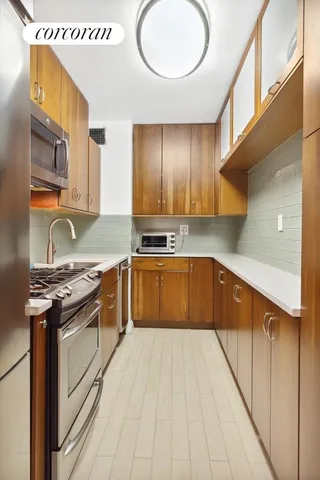 $849,000 | 345 East 81st Street, Unit 9N | Upper East Side