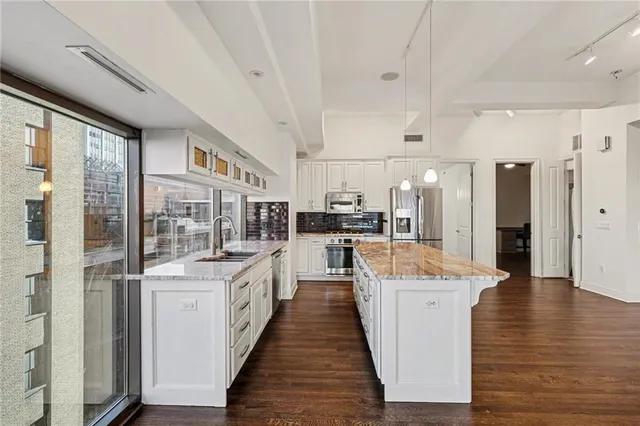 $479,000 | 1101 Walnut Street, Unit 801, Kansas City, MO 64106