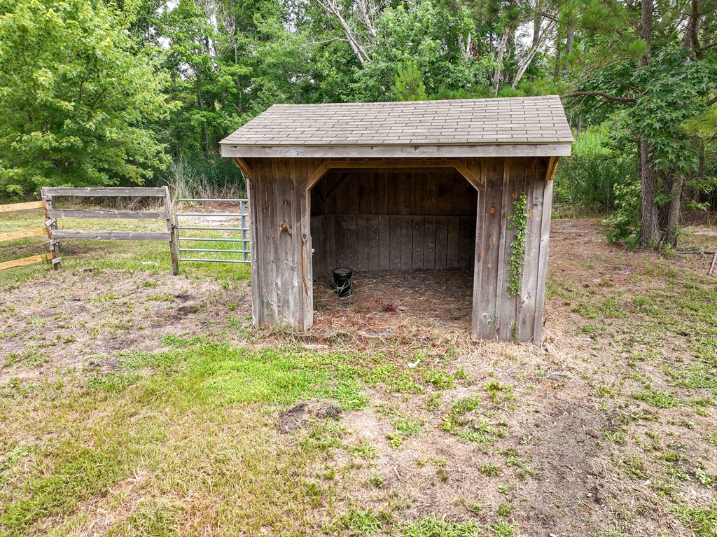 23482 Saxis Road Sanford, VA 23426 - Photo 33 of 37 Stall
