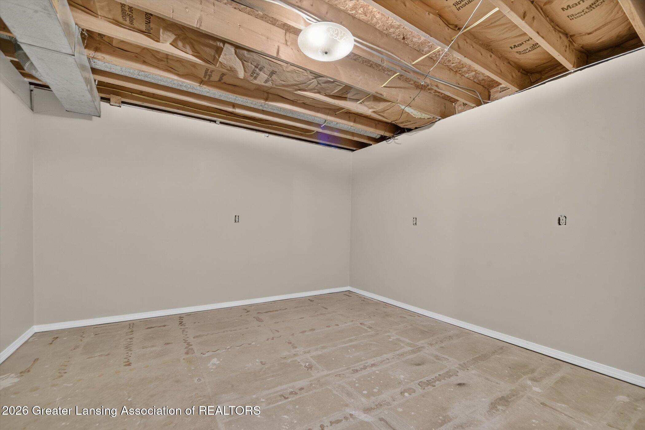 1817 Hamilton Road Okemos, MI 48864 - Photo 27 of 34 29-1817-Hamilton-Rd-Windowstill-Photogra