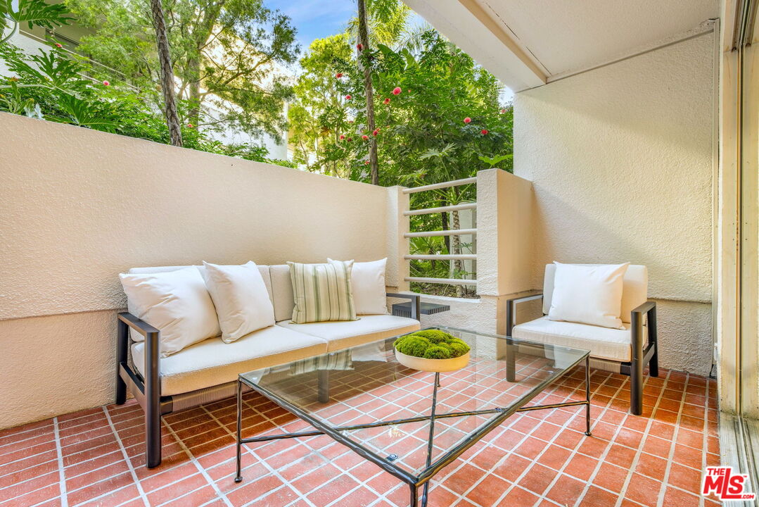 1131 Alta Loma Road, Unit 116 West Hollywood, CA 90069 - Photo 6 of 25 a view of a chairs and table in the patio
