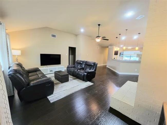 213 Springridge Lane Euless, TX 76039 - Photo 2 of 11