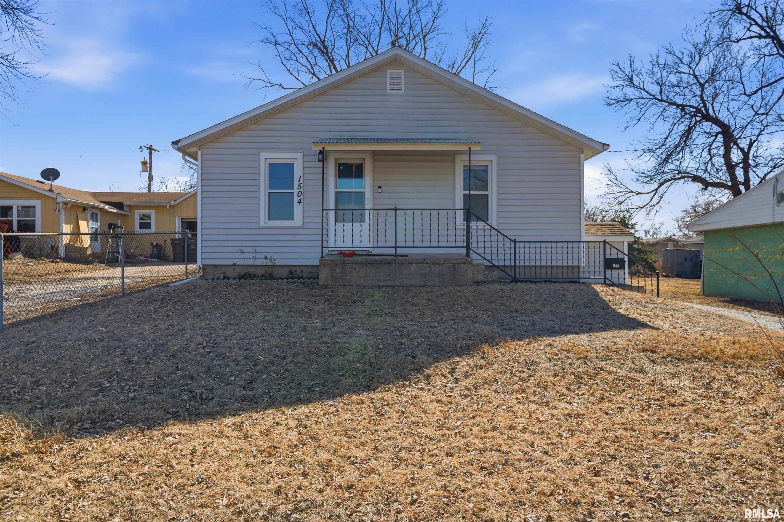 1504 Henry Street Pekin, IL 61554 - Photo 1 of 25