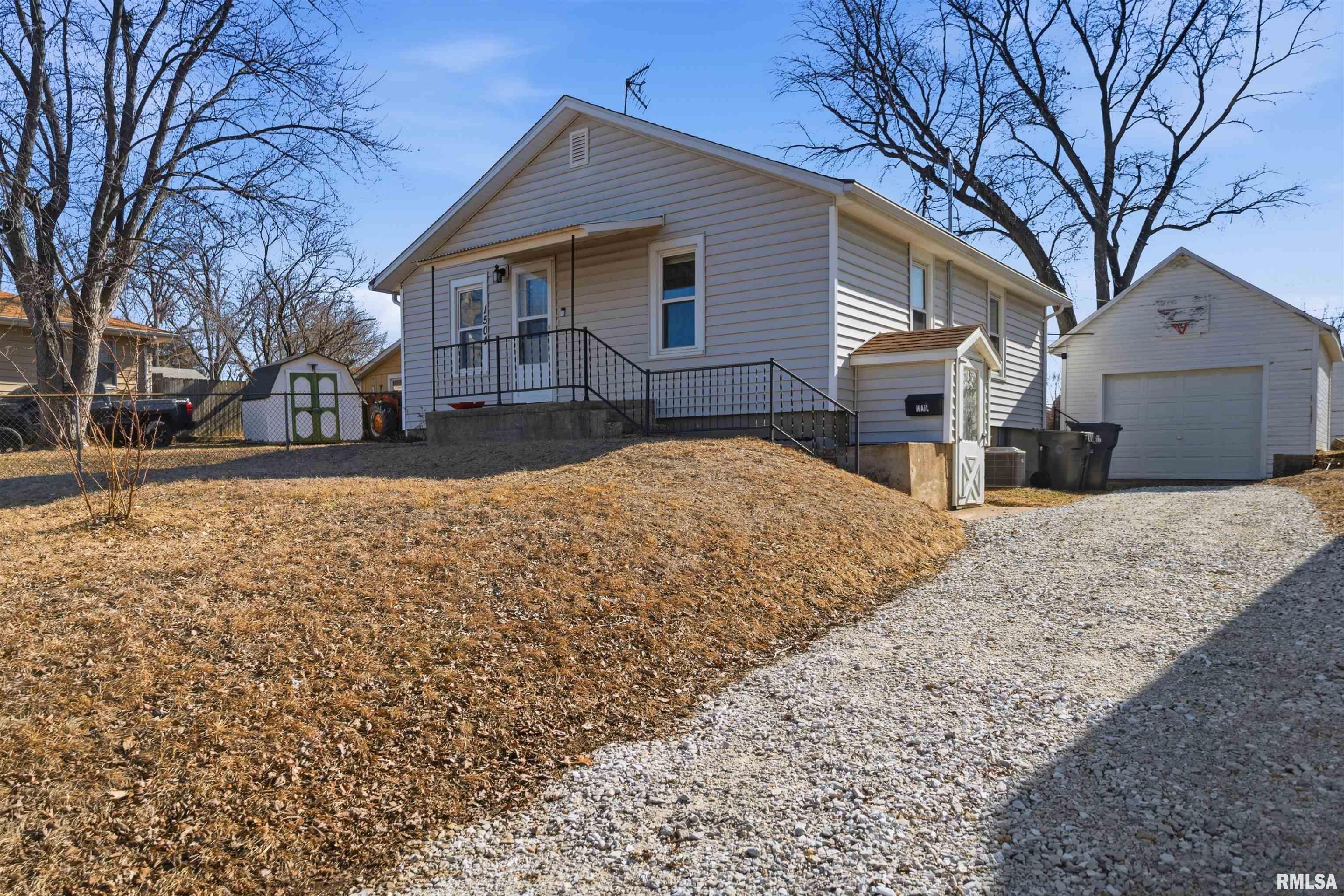 1504 Henry Street Pekin, IL 61554 - Photo 2 of 25