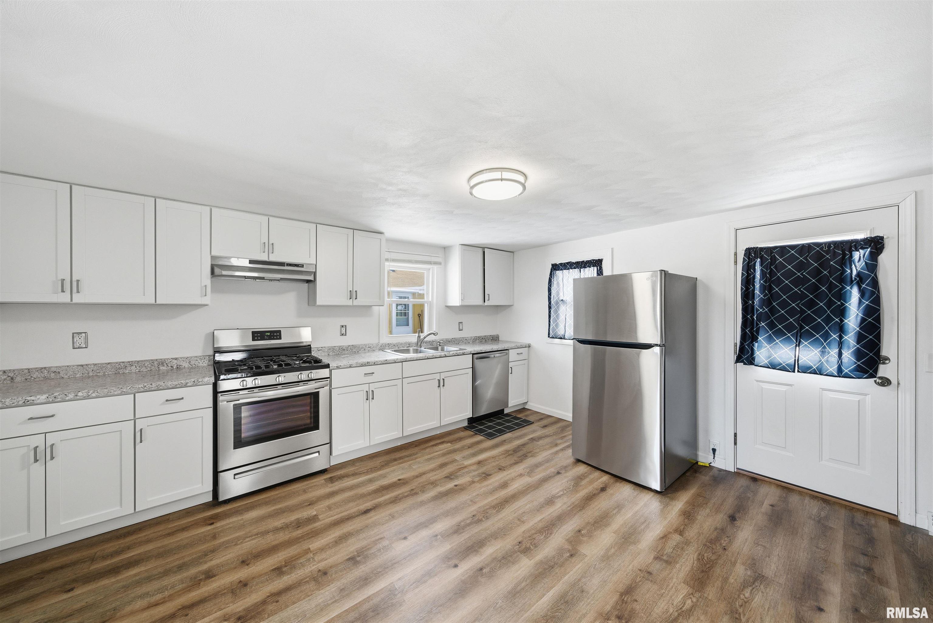 1504 Henry Street Pekin, IL 61554 - Photo 7 of 22