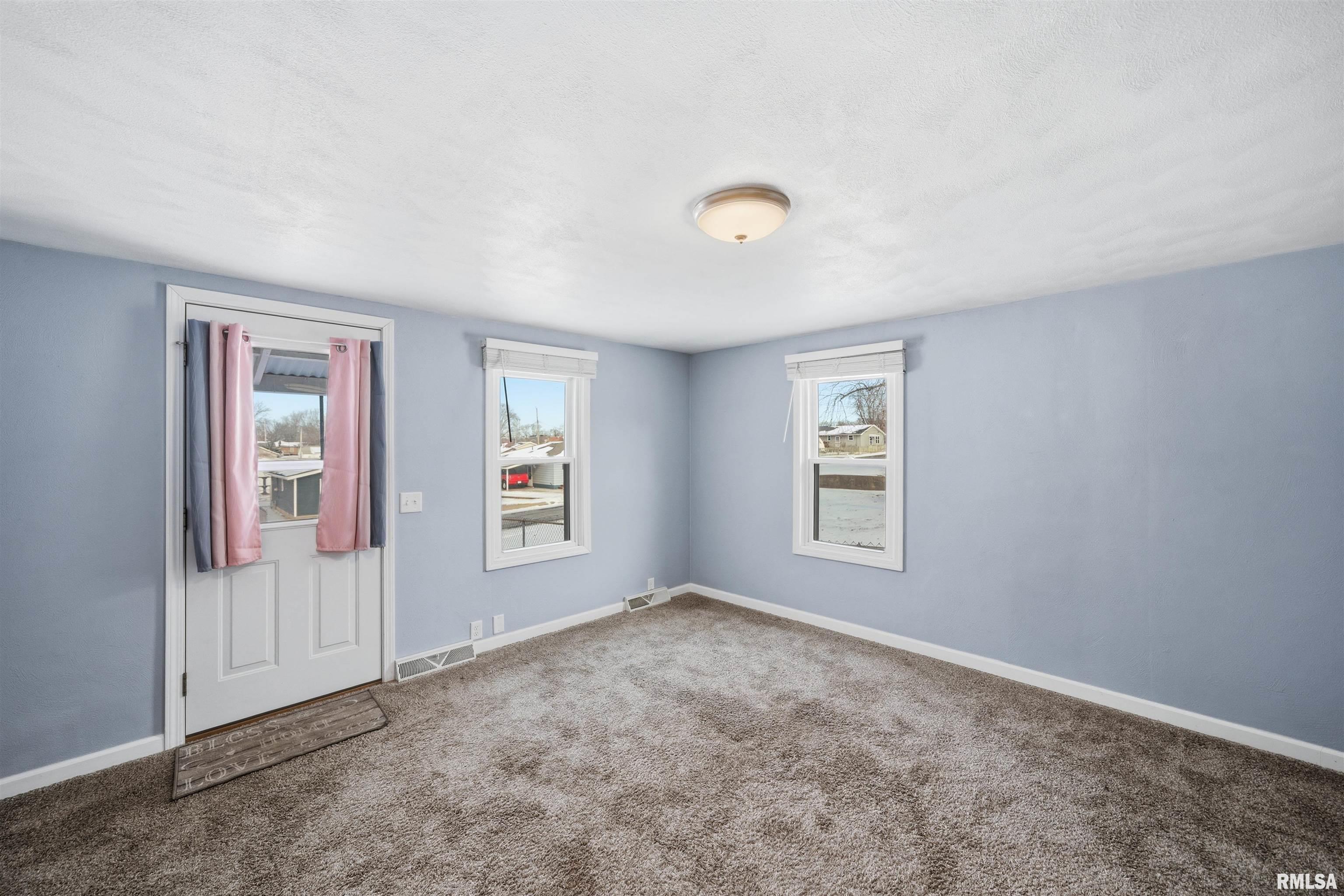 1504 Henry Street Pekin, IL 61554 - Photo 7 of 25
