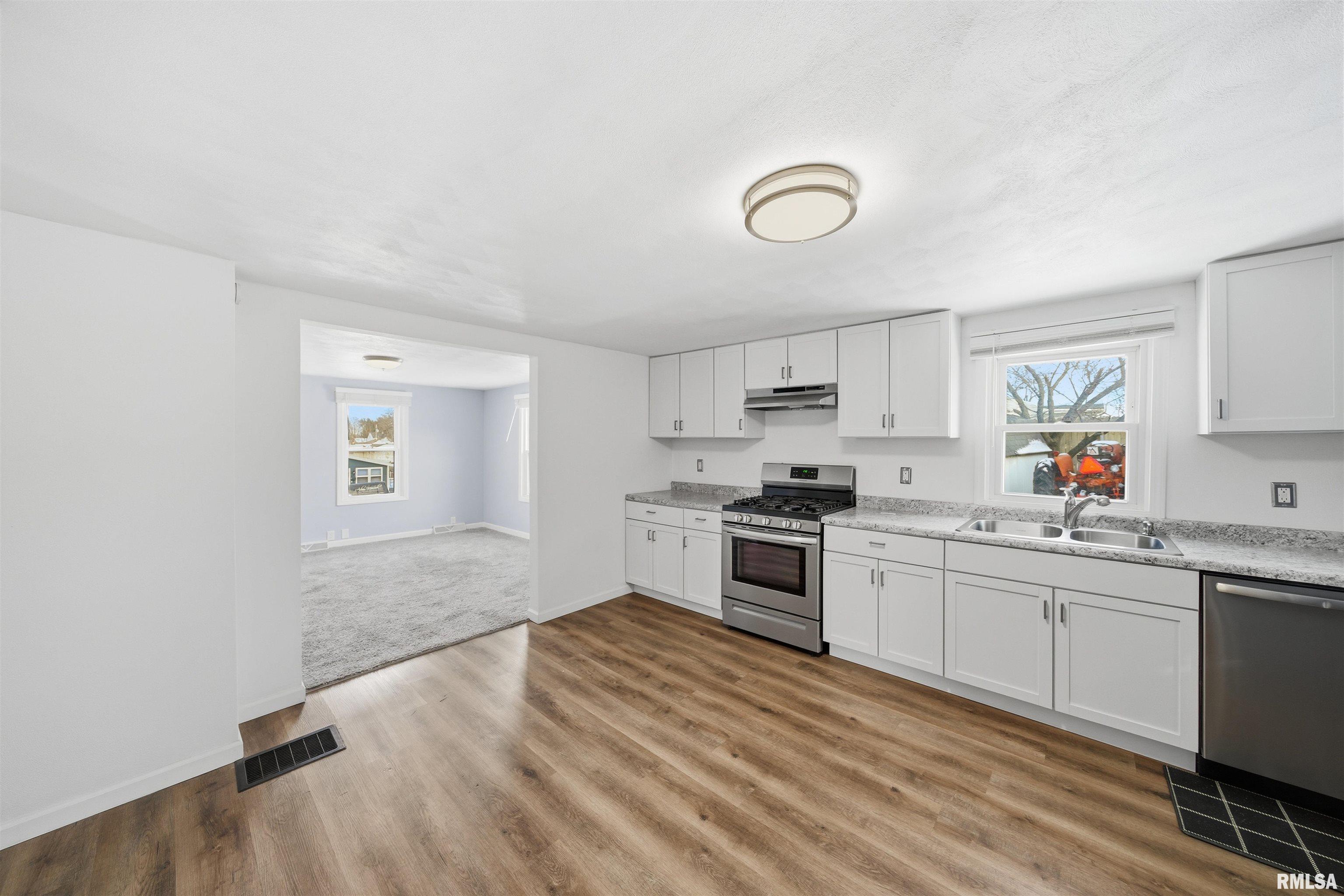 1504 Henry Street Pekin, IL 61554 - Photo 9 of 22