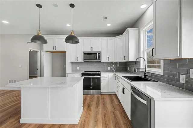 $289,000 | 1415 North Thornton Street, Richmond, MO 64085