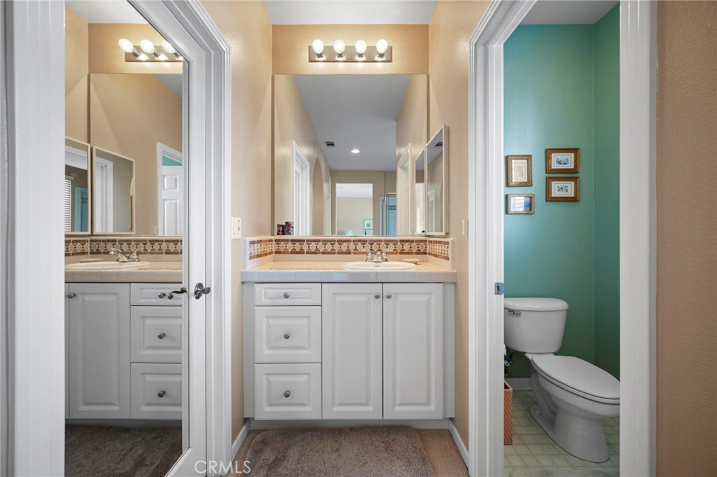 3262 Bluebird Circle Simi Valley, CA 93063 - Photo 33 of 43 a bathroom with a toilet a sink and mirror
