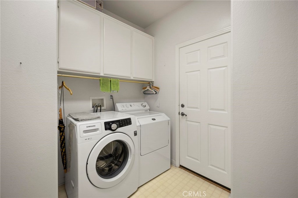 3262 Bluebird Circle Simi Valley, CA 93063 - Photo 37 of 43 a utility room with dryer and washer